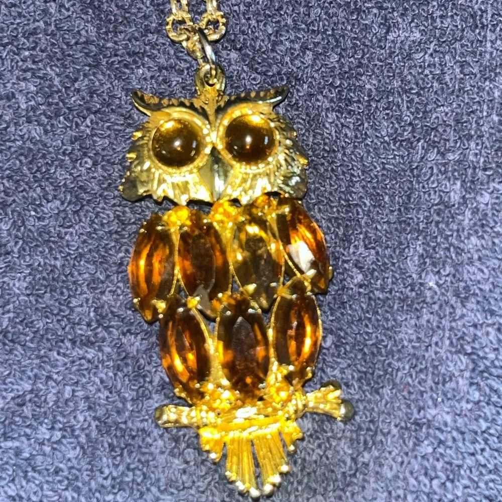 Elegant Gold Owl Pendant Necklace - Picture 6 of 8